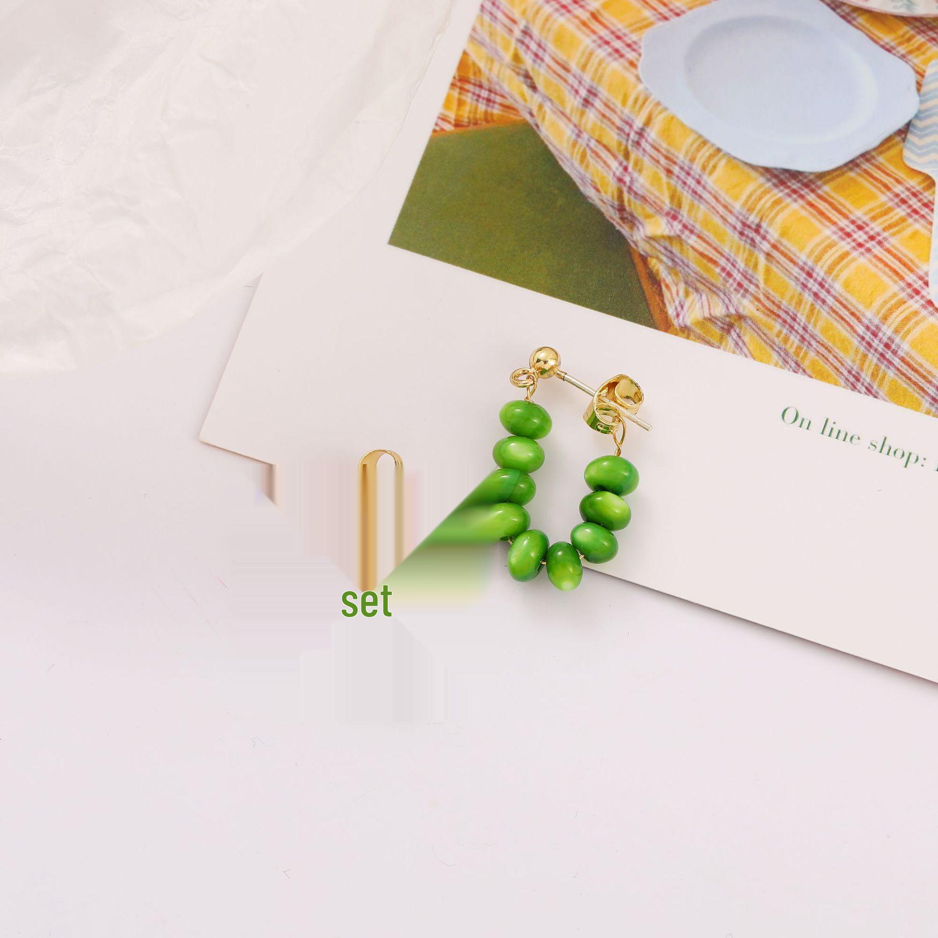 

2022 Trend: Women s Green Stone Stud Earrings - Exquisite Niche Design for Spring/Summer