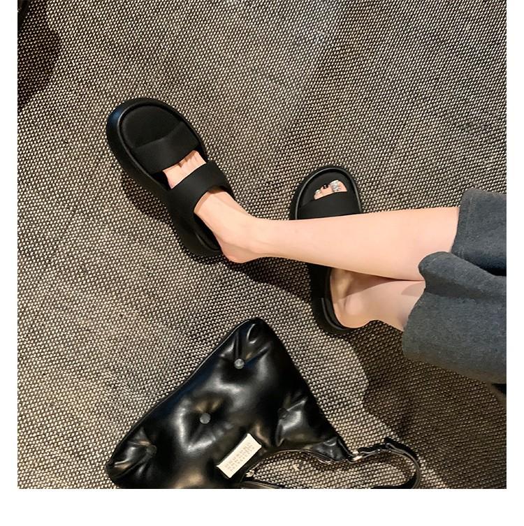 Spot second hair! Grape mother same shoes round head thick sole wide edge double word with soft elastic stepping on shit cool slippers women