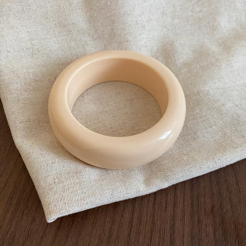 Elegante Bracciale Aperto Geometrico in Acrilico - Braccialetto Versatile di Alta Gamma per Donna