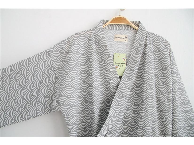 Men's Mid-Length Cotton Gauze Kimono Robe - Seigaiha Pattern, Lightweight and Loose-Fit Pajama-Style Bathrobe