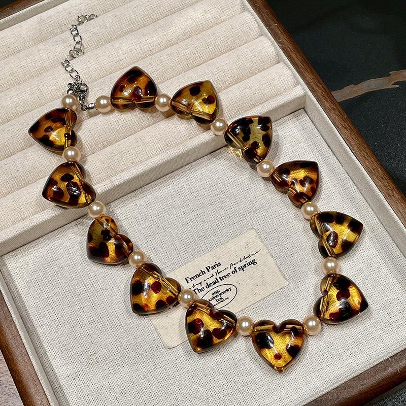 Leopard Print Heart-shaped Simulation Pearl Beaded Necklace Collarbone Chain Choker Accessories