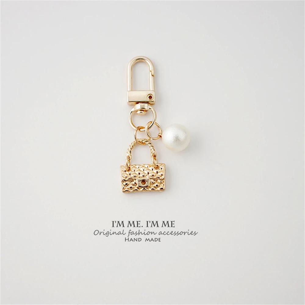 Fashion Artificial Pearl Rose Keychains Metal Hangtag Pendant for Women Earphone Purse Bag Key Holder Accessories Jewelry Gift