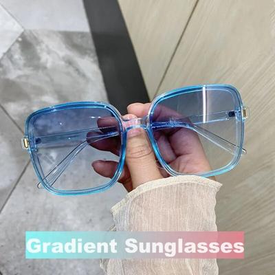 Occhiali da sole da donna di design alla moda Occhiali da sole con lenti oceaniche di lusso Occhiali da viaggio unisex per esterni UV400 Nuove tonalità con montatura quadrata