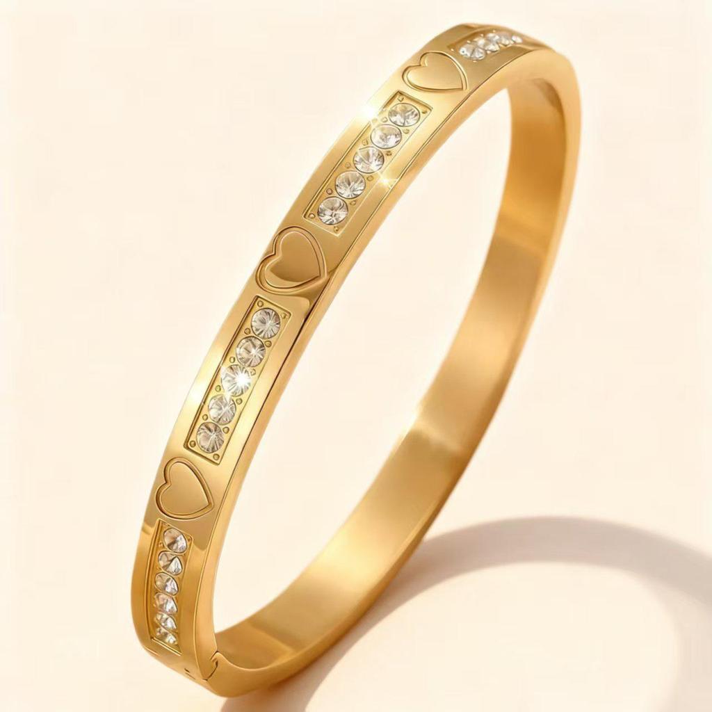 Elegante Bracciale in Acciaio Titanio Placcato Oro per Donna - Raffinato Design Europeo e Americano