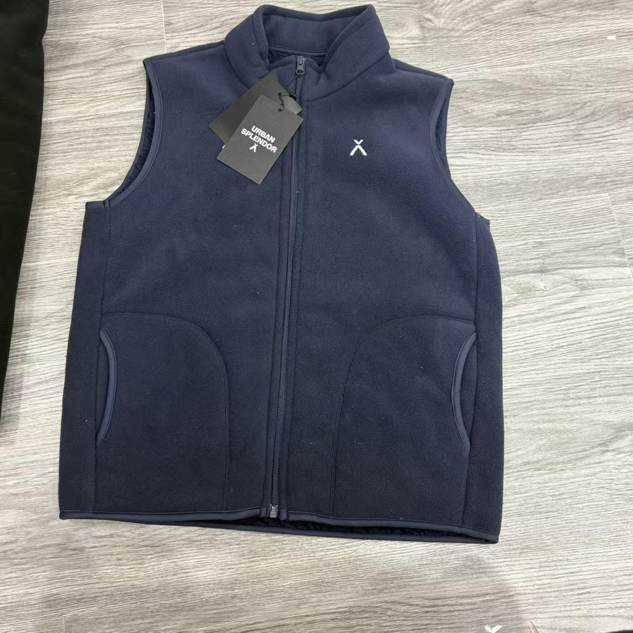 

Ke Mi Ai Jiao Jia! Outdoor Mountain-Style Couples Thick Warm Lambswool Stand Collar Sleeveless Fleece Vest M fits 105-115 jin темно-синього кольору