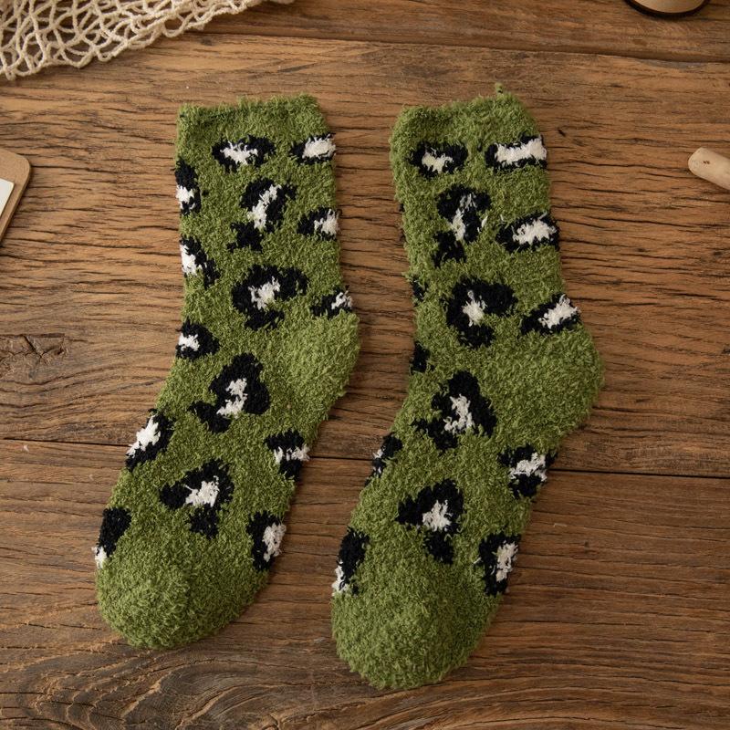 5/10 Pairs Comfortable Casual Coral Velvet Socks for Women Thickened Mid Calf Socks Cute Cow Spot Fleece Lined Floor Socks Home Warm Sleep Socks