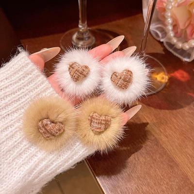 Super Imortal Temperamento Versátil Brincos de Bolas de Cabelo Coração de Pêssego Peludo para Mulheres