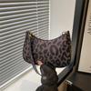 Schicke und Trendige Leopardendruck PU Halbmondtasche für Damen Stylische Schulterhandtasche
