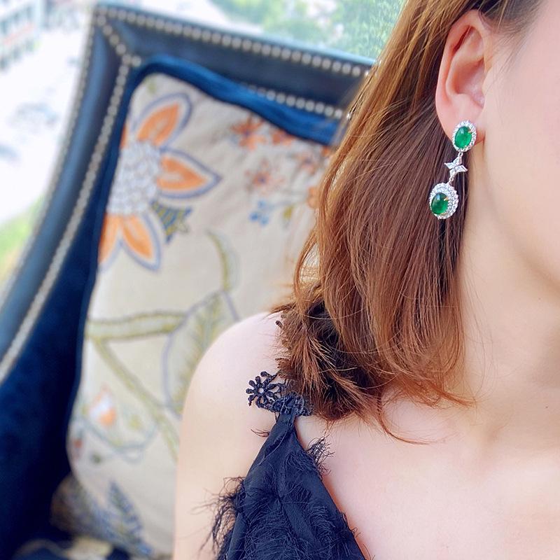 Μοντέρνα Μακριά Σκουλαρίκια από Πράσινη Χαλκηδόνα Εμπνευσμένα από Διασημότητες για Γυναίκες