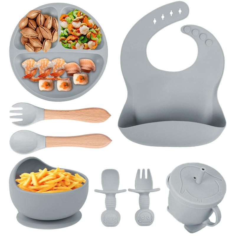 Silikon-Baby-Fütterset, 8 Teile, inklusive Saugnapf, Schüssel, Lätzchen, Löffel, Gabel und Trinklernbecher