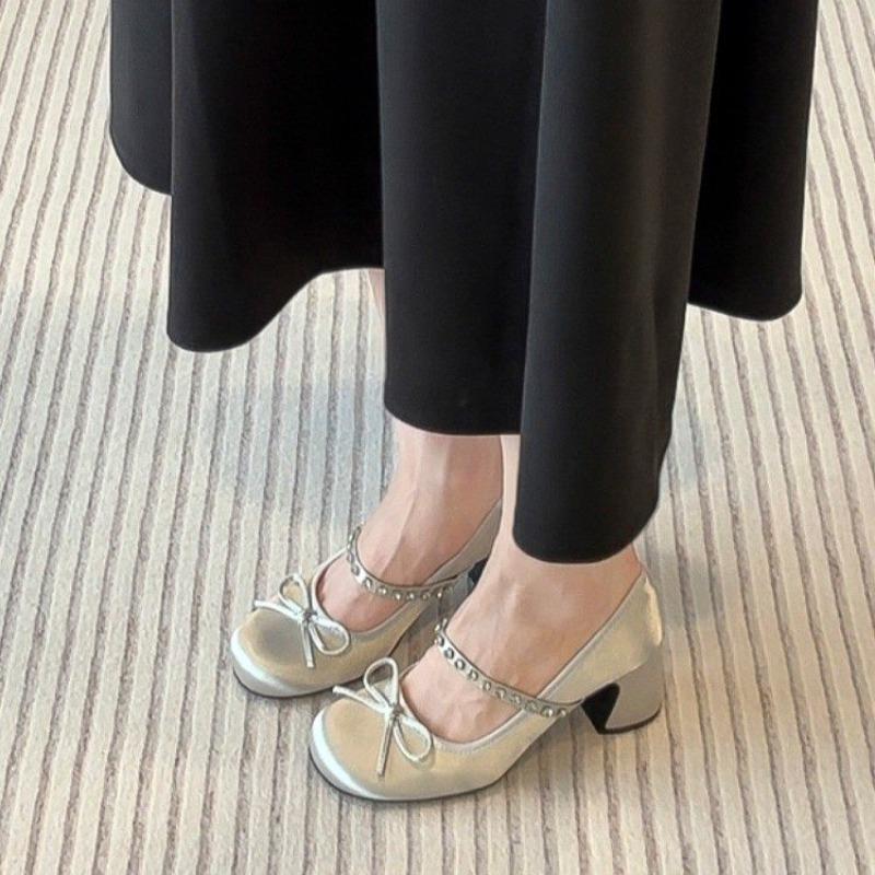 

Модные туфли Мэри Джейн Женские 2025 Новые Сатиновые Плиссированные Каблуки 40 серебряный