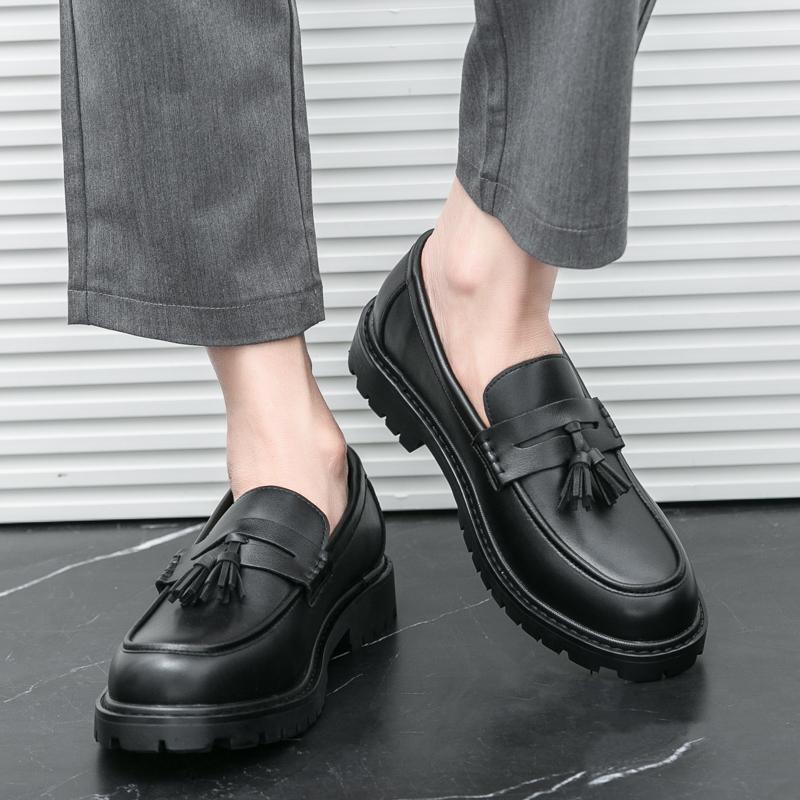 Fashion 38-46 Thick soled casual men's Slip on shoes Trendy tassel design style Fashion party and nightclub Hairstylist work shoes