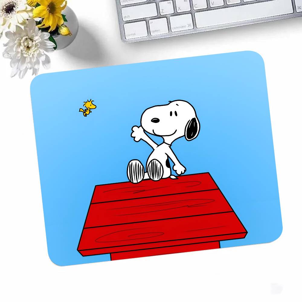 

Cute Cartoon Snoopy Mousepad Small LockEdge Mouse Pad For Gamers Computer Desk Pad Rectangular Anti-slip Rubber 180x220x2mm