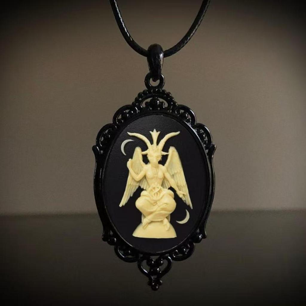 Vintage Oval Glass Alloy Pendant Necklace Jewelry
