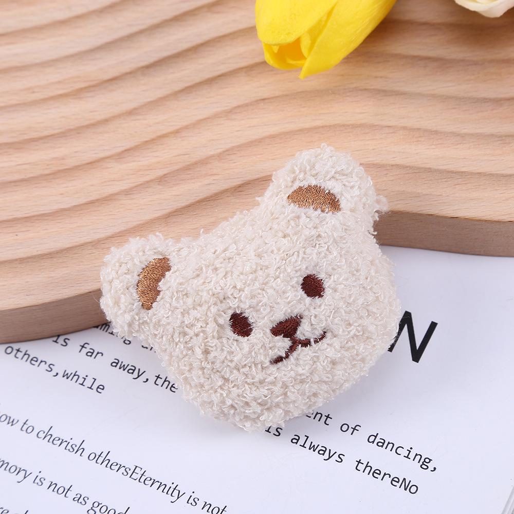 Cartoon-Plüsch-Bärenkopf-Brosche – süßes 3D-Accessoire für Herbst-/Winterkleidung und Hüte