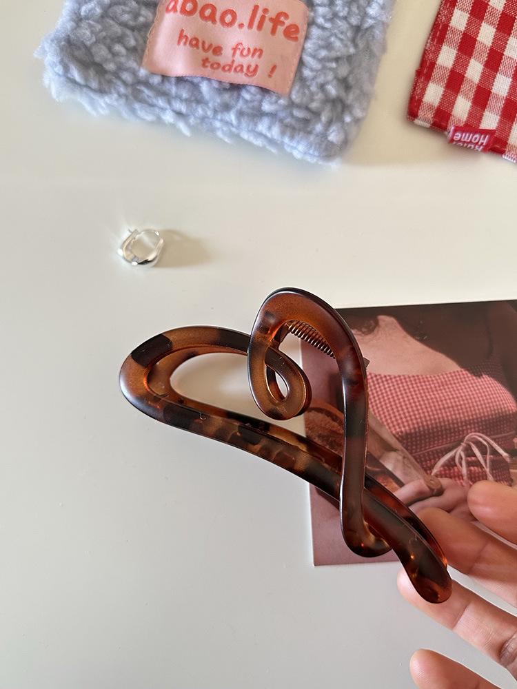 

Элегантная матовая черная заколка для волос: Высококачественный дизайн Shark 2024 года