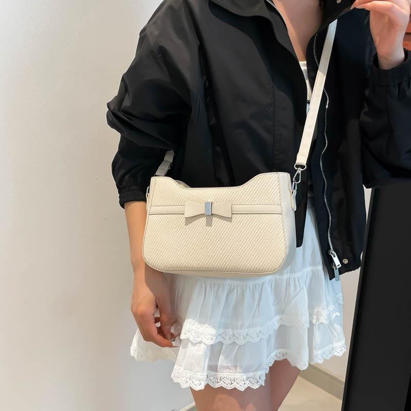 New Beautiful Bag New Trend Simple and Versatile Commuter Shoulder Messenger Bag Texture Underarm Women's Bag