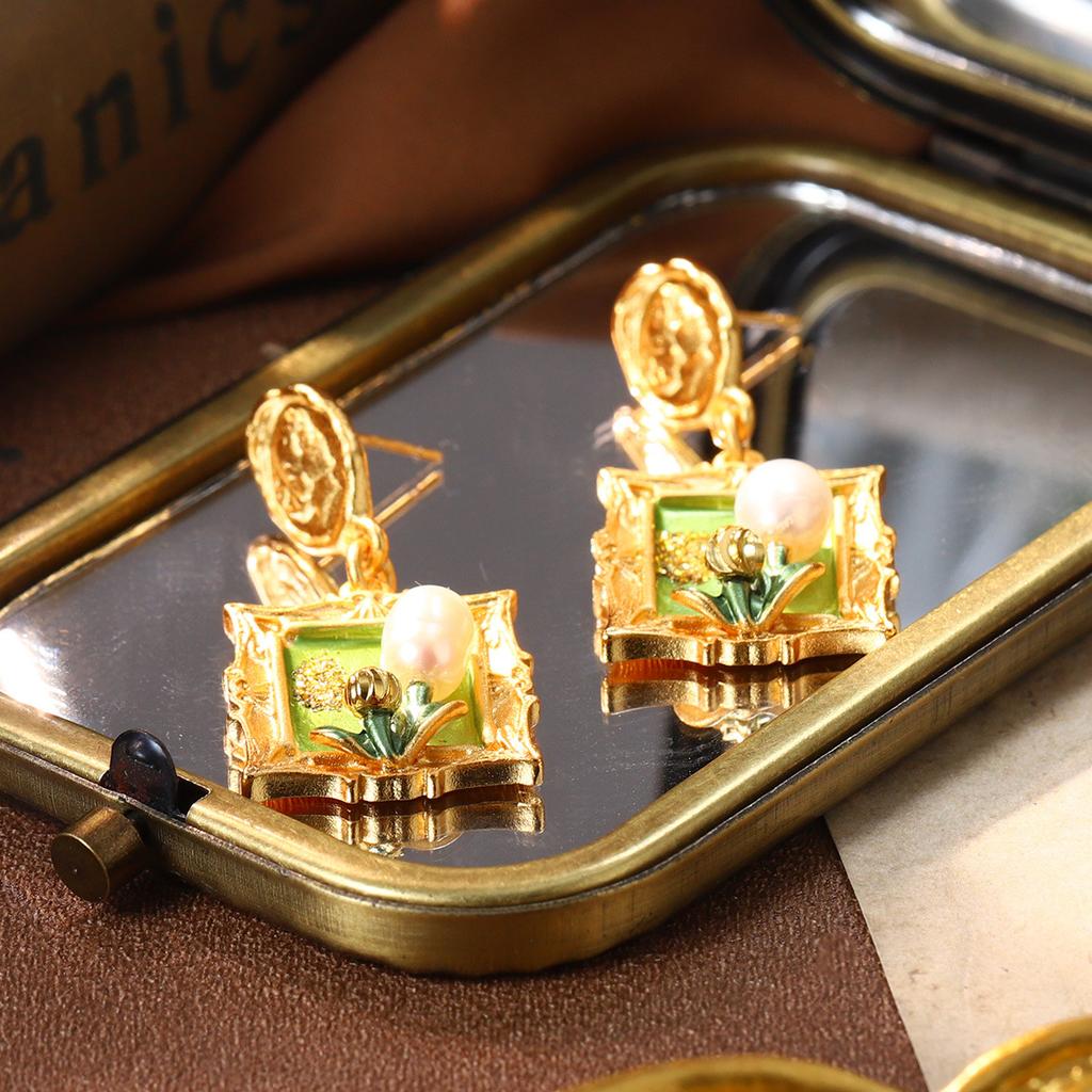 French retro oil painting style earrings niche high-end natural pearl stud earrings women's new Chinese hand-painted enamel earrings