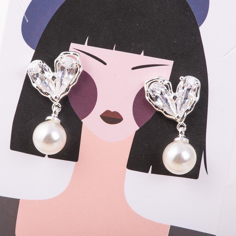 Zirconium Heart Pearl Earrings with Unique Design – Shijiaao Mosquito Coil, No-Pierce Style, High-End White Finish.