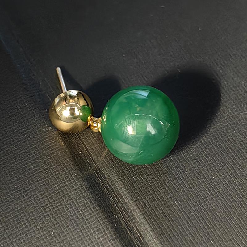 New Chinese stud earrings of the same style, green agate earrings, earrings, gold ball, natural women's simple stud earrings.