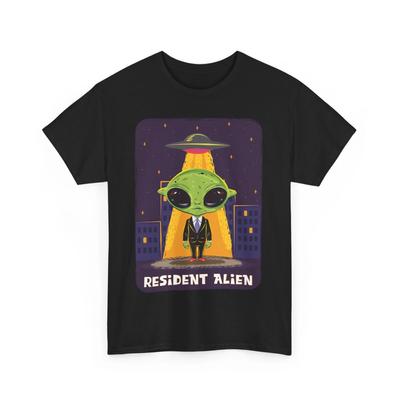 Maglietta Resident Alien | T-shirt Grafica Sci-Fi UFO | Maglietta Alieno | Design Spaziale