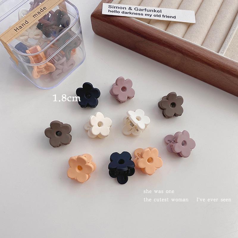 Adorable Hair Claw Clips for Women and Children - Ideal for Bangs and Side Clips