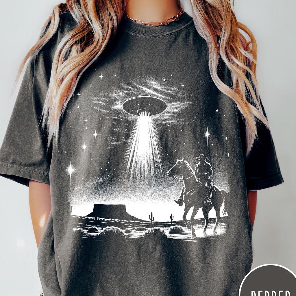 Maglietta Western UFO Comfort Colors®, T-shirt Unisex Retro Vintage da Cowboy, Maglietta Alieno, T-shirt Grafica Oversize Western, Maglietta Western Trendy