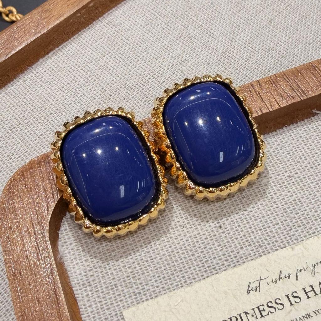 French Retro Large Square Resin Gemstone Unique Earrings Women'S 2026 High-End Sense Of Beautiful Stud Earrings
