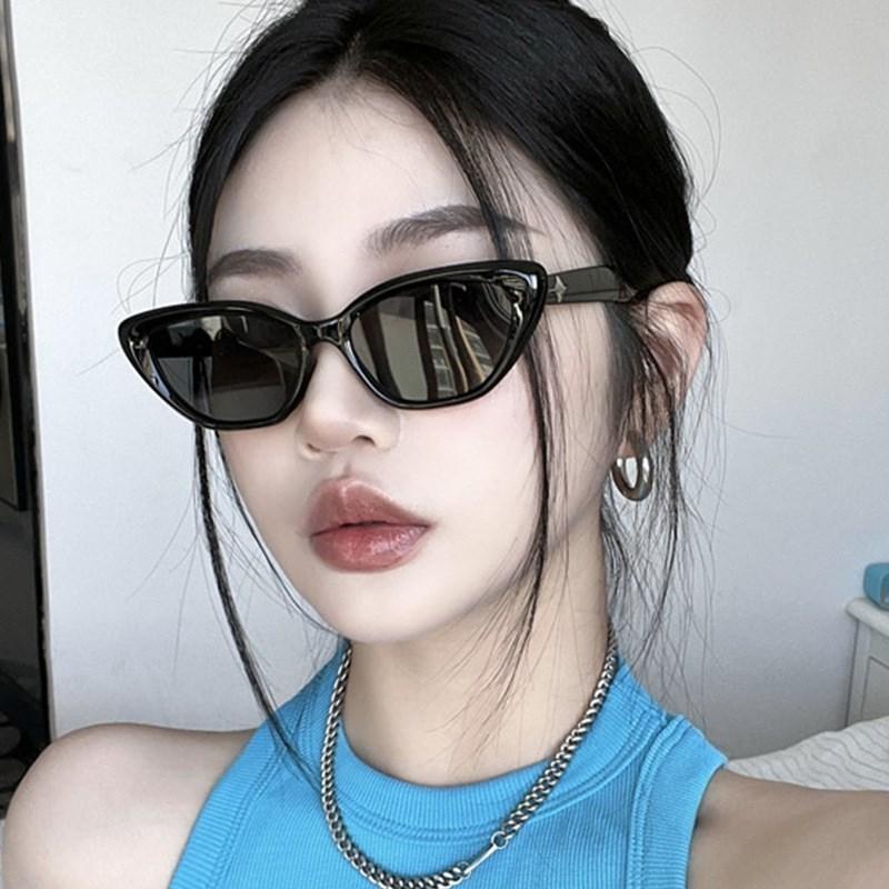 

Sexy Cat Eye Sunglasses Women New Fashion Silvery Star Small Size Black Frame Eyewear Brand Vintage Sun Glasses Gafas de sol