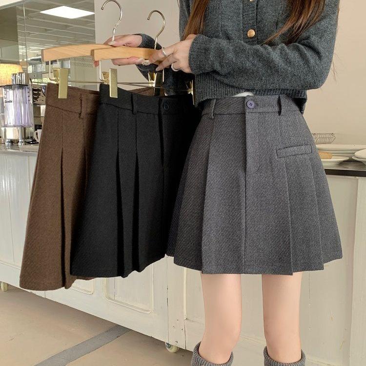 Women's Woolen Pleated High-Waisted Wide-Leg A-Line Shorts for Autumn/Winter 2026