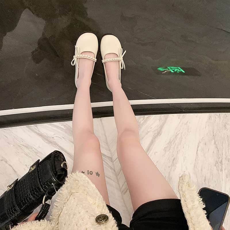 French Xiaoxiangfeng spring women's single shoes, shallow bows, and a pedal? Strive to match the skirt with a flat bottom, retro ladyshoes.