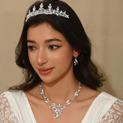 4-teiliges Modeschmuck-Set für Damen: Funkelndes Halsketten-Ohrring-Kronen-Zirkon-Set, leichter Luxus-Stil, geeignet für Hochzeiten, Partys, Festivals, Geschenke