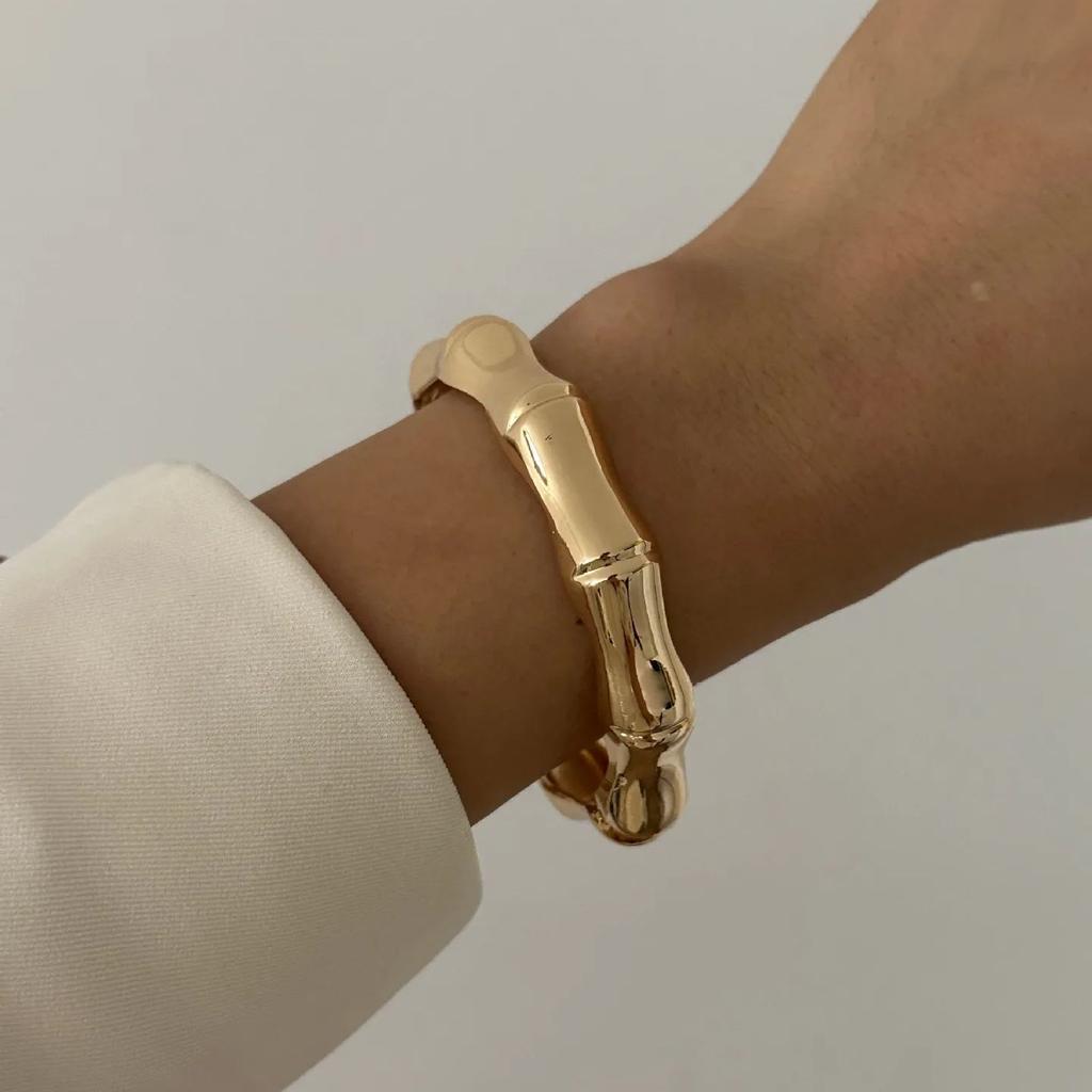 DIEZI Modische Böhmische Schwarz-Weiß-Emaille Armreifen Hip Hop Geometrisch Schwere Goldfarbe Metall Breites Armband für Damen Herren Schmuck