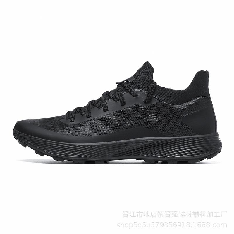 Men's shoes of the same style are fashionable, comfortable, non-slip and lightweight for men. Outdoor hiking low-top running sports trendy shoes
