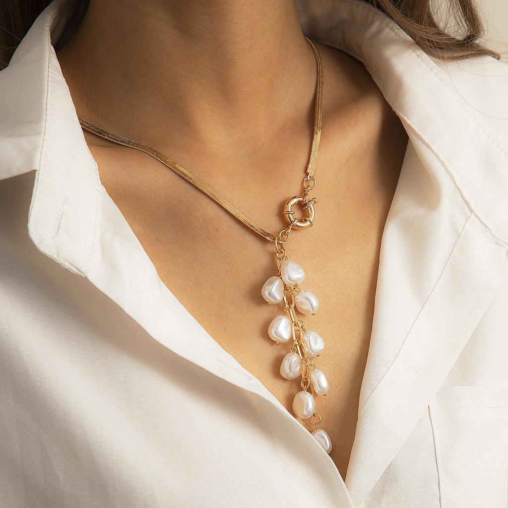 Baroque Court Style Imitation Pearl Fringed Necklace Retro Geometric Flat Snake Bone Necklace Decoration Snow Soft