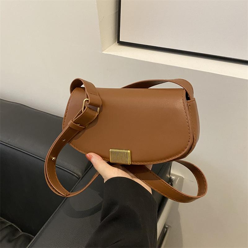 

Текстурована сумка під пахвою на одне плече, жіноча літня новинка 2024 року, невелика сумка-месенджер, модна одноколірна проста підсідельна сумка коричневий