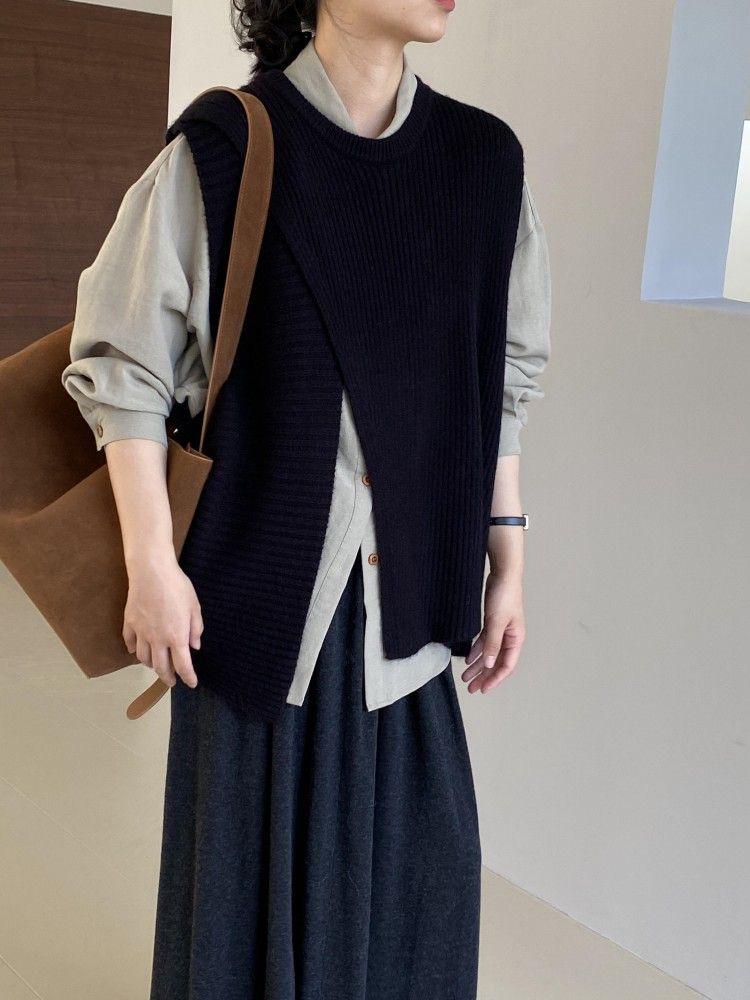 

Chic Women s Two-Piece Set: Fashionable Knit Sweater Vest & Versatile Solid Color Shirt Extra Large