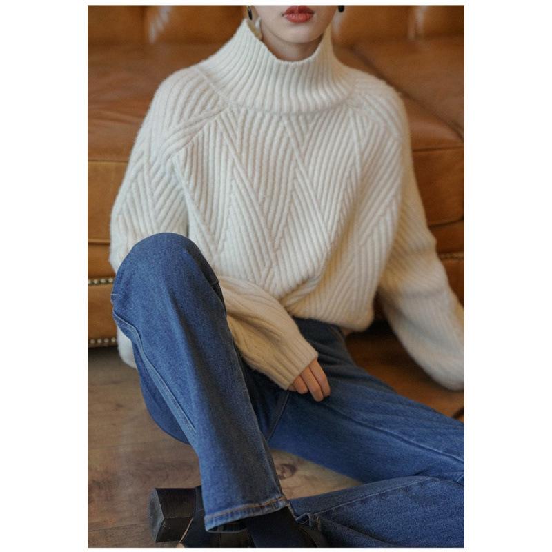 Women's Thick Knit High Neck Retro Sweater for Autumn and Winter.