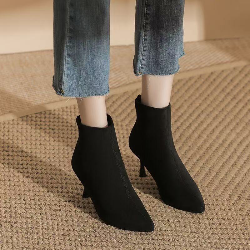 Jesienne i zimowe botki damskie ze szpiczastym noskiem na cienkim obcasie z wysokiej jakości aksamitu, damskie czarne zamszowe botki na wysokim obcasie z elastyczną cholewką