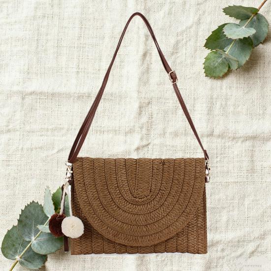 Клатч-конверт из плетеной соломы ручной работы: Повседневная сумка кроссбоди для пляжного отдыха.