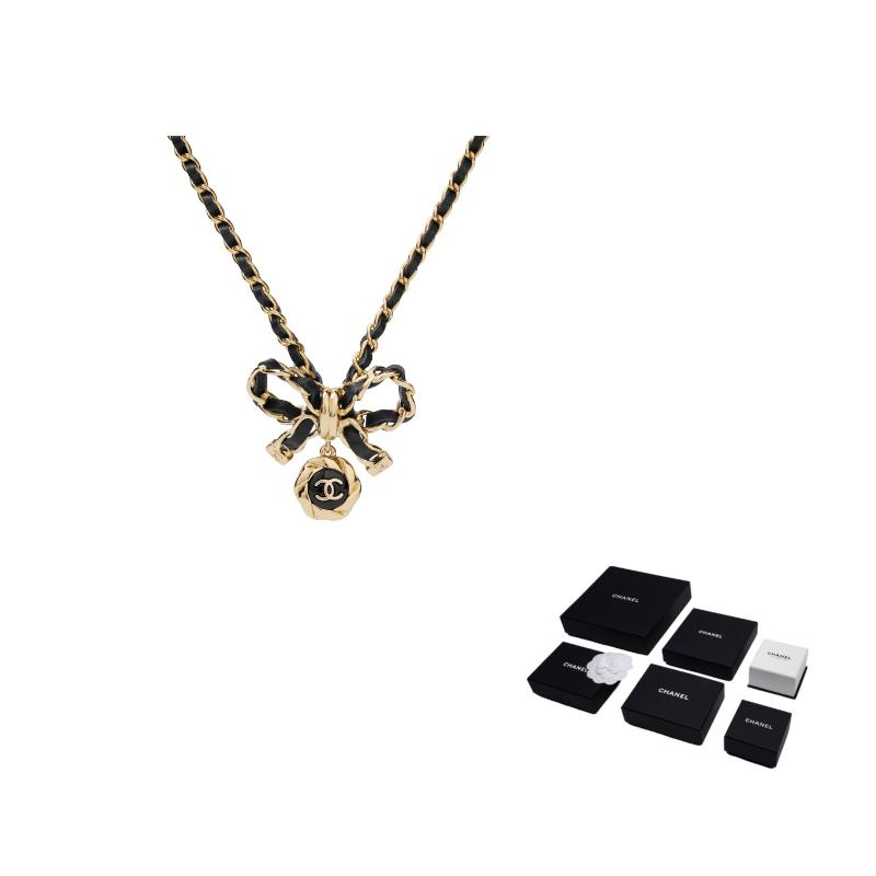 

CHANEL Double C Bow Logo Pendant Necklace Women s Black Gold золотий