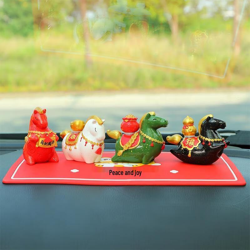 HANDUNYOU Year of the Horse Car Ornament Set