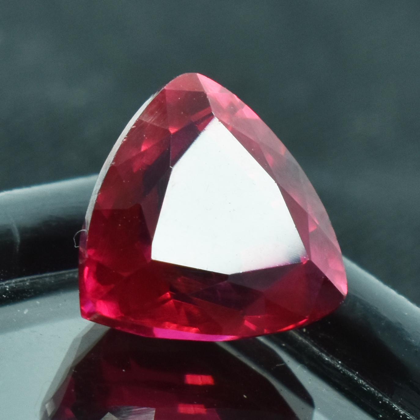 

4.80 Carat Red Ruby Trillion Shape Natural Loose Gemstone CERTIFIED SU-1176 9.6 mm approx червоний