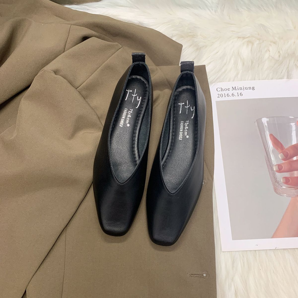 

Square head simple low heel shallow mouth versatile single shoes women s spring and autumn new 2025 soft leather commuting grandma shoes increase i 40