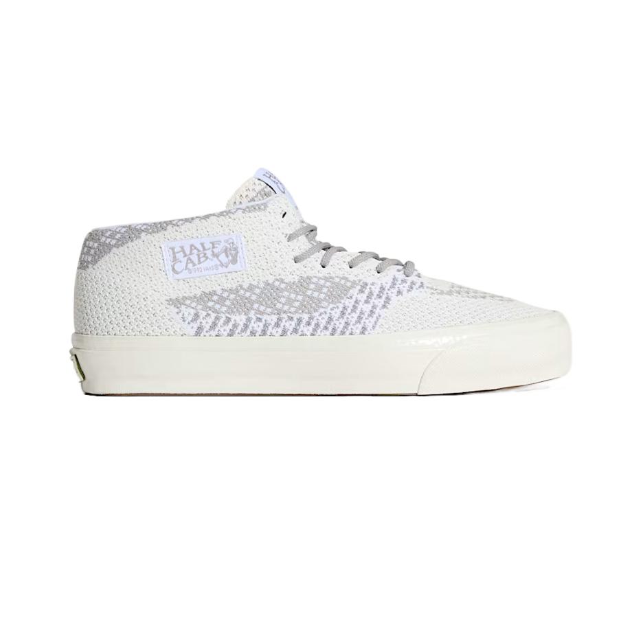 Vans Premium Half Cab Comfortable Versatile Simple Fashion Mid-Top Riding Shoes Unisex Shoes VN000EFM85T