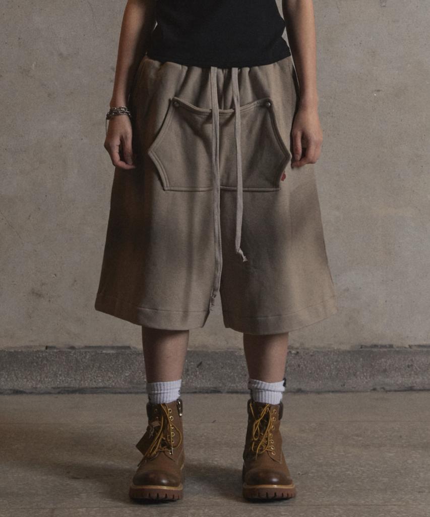 Garter Gallery Hidden Pocket Dirty Bermuda Sweat Shorts_Beige