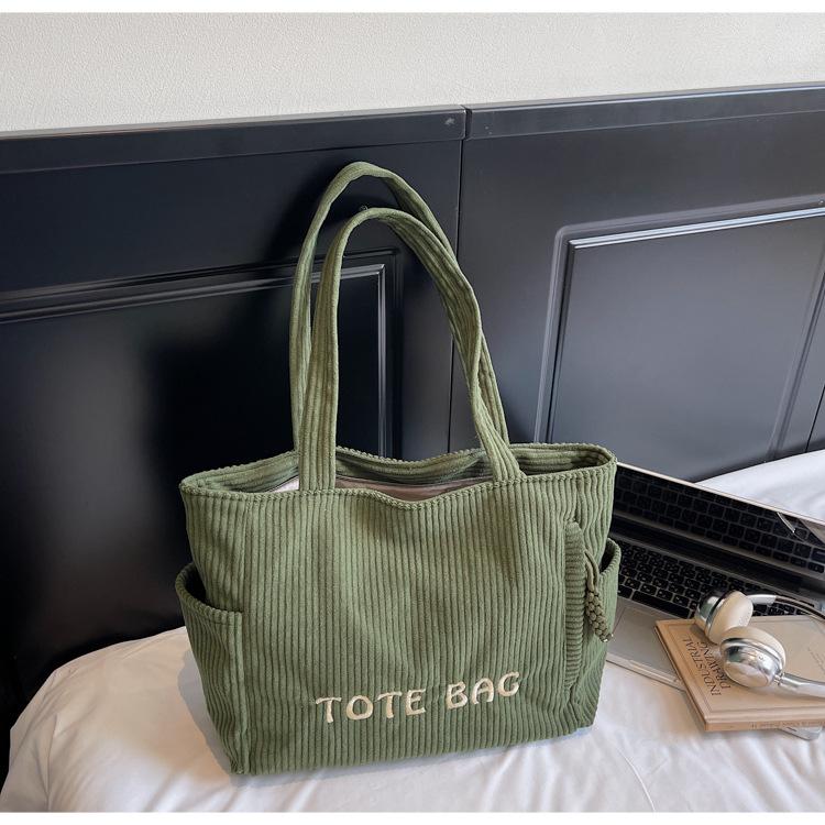 

College style letter corduroy bag women s 2025 new trendy fashion Korean tote bag casual large capacity bag зелений