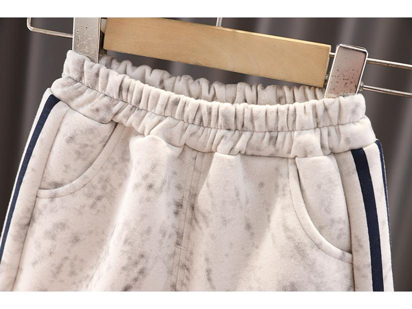 Dětské jarní obleky: Stylové bundy a sportovní dvoudílné soupravy pro chlapce a dívky 2025.