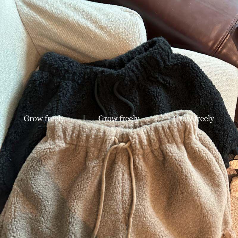 Women's Lambswool Lace Bootcut High-Waisted Shorts - Autumn/Winter 2025 Collection, Trendy Wide-Leg Design.