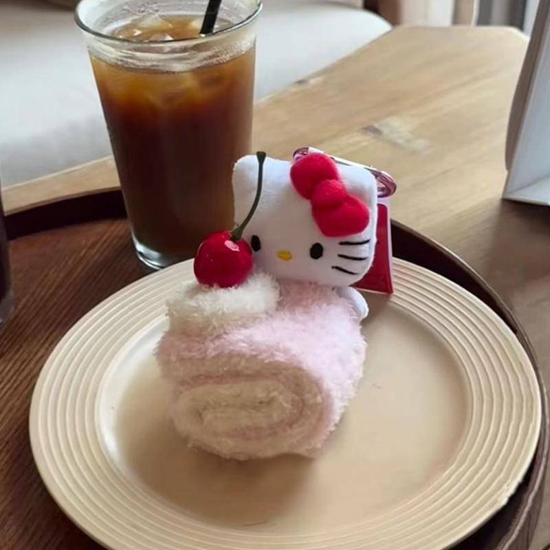 

Мила плюшева іграшка Sanrio Hello Kitty, лялька, брелок-підвіска з застібкою-серцем, прикраса для сумки, подарунок для дівчинки, вишневий крем-торт, ганчіркова лялька КТ-кішка, подарунок для дітей